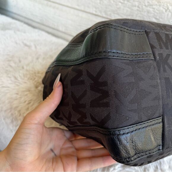 MICHAEL KORS Black Signature Fulton Drawstring Bedford Shoulder Bag Hobo Tote - Picture 6 of 9